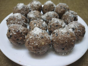 Read more about the article Ragi Gondh Ladoos