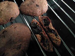 Read more about the article Amaranth Peanut Butter Chocolate Filled Cookies