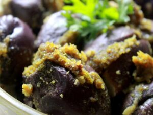 Read more about the article Bharli Vaangi (Stuffed Eggplants)