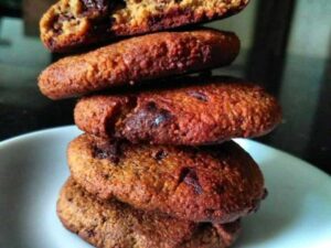 Read more about the article Cakey Oatey Chocolate Chip Cookies