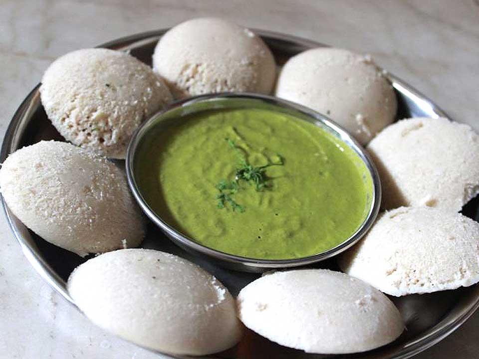 Read more about the article Brown Rice Idlis with Palak Carrot Green Chutney
