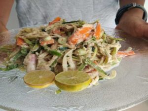 Read more about the article Peanutty Zoodles Salad