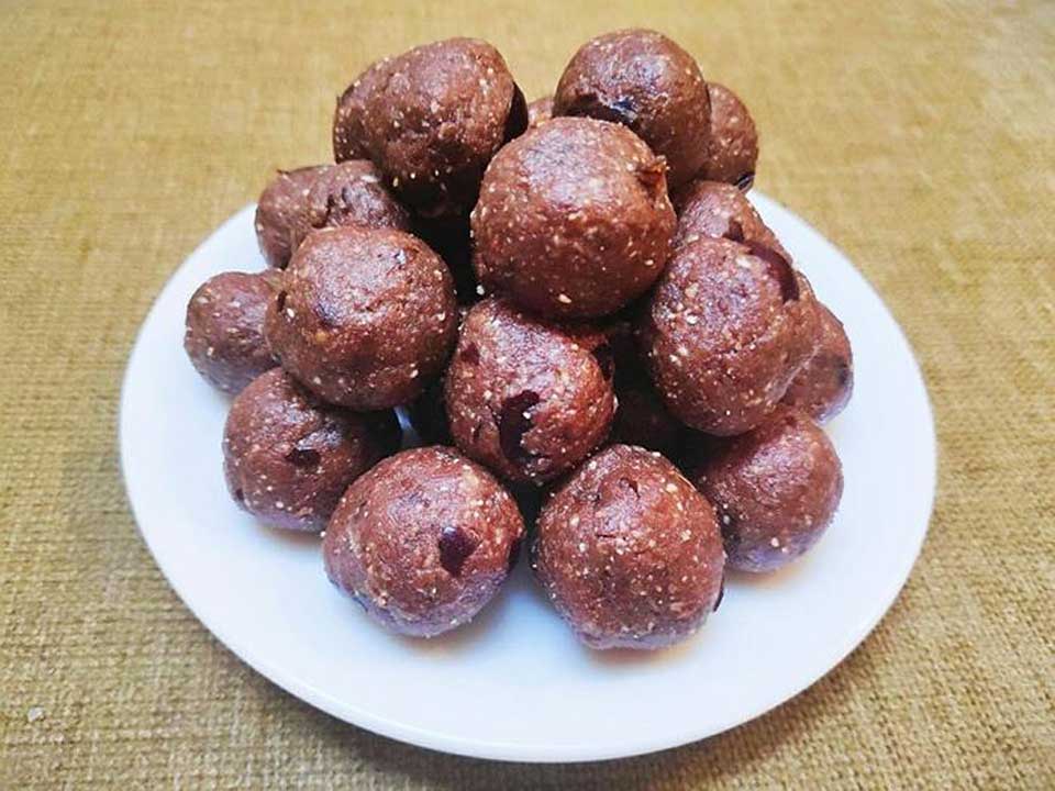 Read more about the article Ragi Peanut Cacao Balls