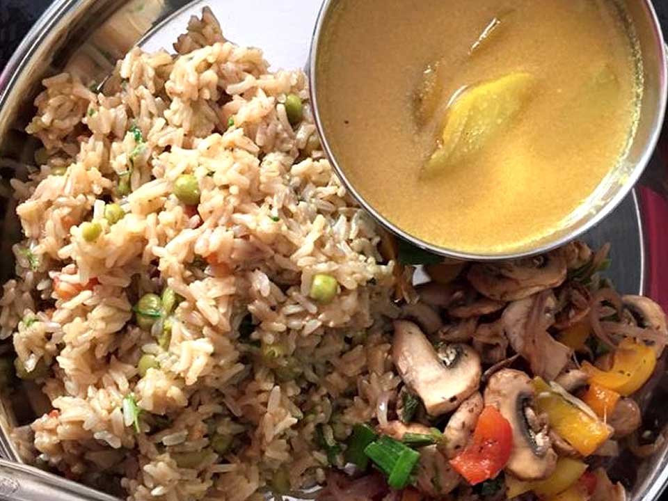Read more about the article Veggie Brown Rice Pulao, Garlicky Stir Fry Veggies, Ambat Batata
